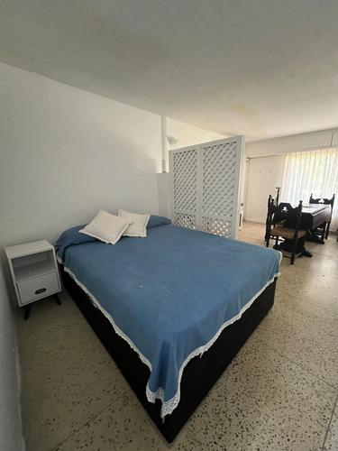 Vendo Monoambiente En Complejo Arcobaleno, Punta Del Este. Tipo Casita Con Jardín Y Piscina.
