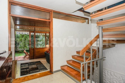 Casa Con Amplios Espacios Y Excelente Iluminación