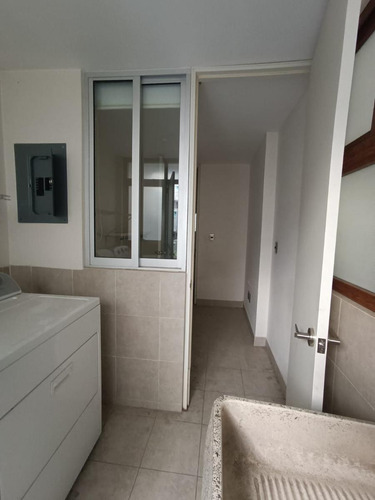 Departamento En Renta, Dos Niveles, Excelente Ubicación.