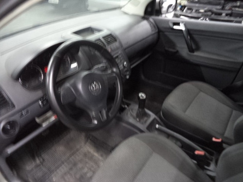 Volkswagen Polo Sedan 1.6 8v Vht Comfort Total Flex Completo