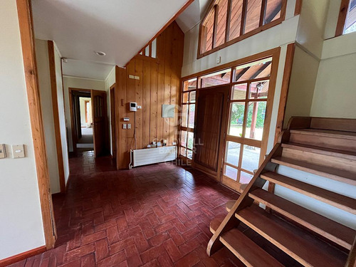 Espectacular Casa En La Unión | Cercana Colegio Alemán.