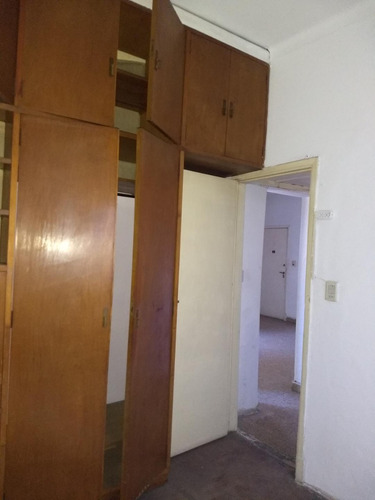 Imagen 3 de 8 de Departamento En Alquiler En Segundo Piso Por Escalera Pleno Centro De Lanus