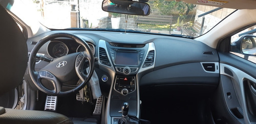 Imagem 5 de 13 de Hyundai Elantra 2014 2.0 16v Gls Flex Aut. 4p