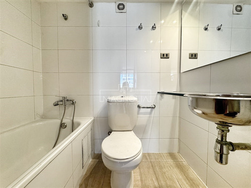 Departamento En Arriendo De 2 Dorm. En Las Condes