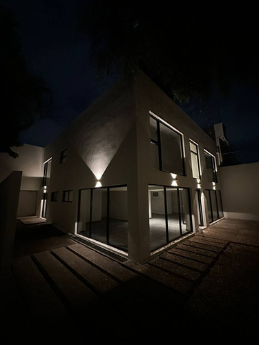 Casa Moderna En Venta En Jacarandas, Cuernavaca De 322 M²