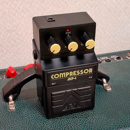 Pedal Compressor Akai Para Bajo Eléctrico Made In Japan