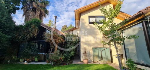 Casa En Venta De 6 Dorm. En Las Condes