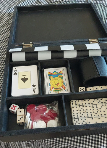 Caja De Juegos De Mesa. Contiene Dominó, Damas, Backgammon, 