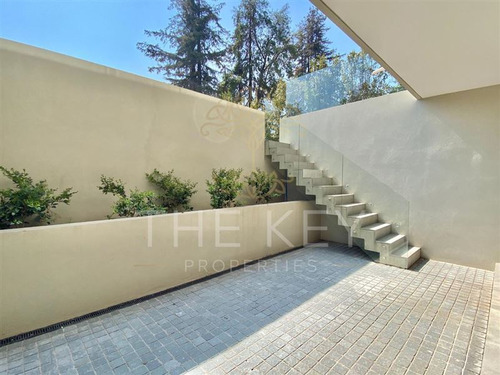 Casa De 4d Con Jardin, Piscina, Quincho Y 4 Est.las Condes