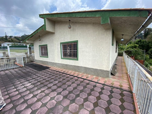 Se Vende Casa En El Junquito (km 23) 1000m² - 4h/5b/4pe 