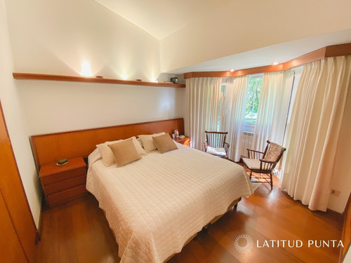Residencia En Cantegril- Ref: 935