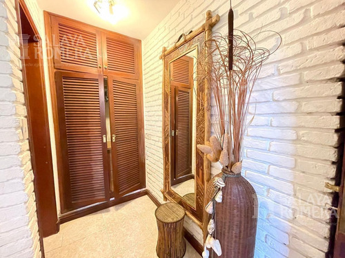 Imagen 13 de 21 de Venta Casa A Pasos Del Mar - 4 Dormitorios 2 Baños - Playa Mansa - Ref: 4244557