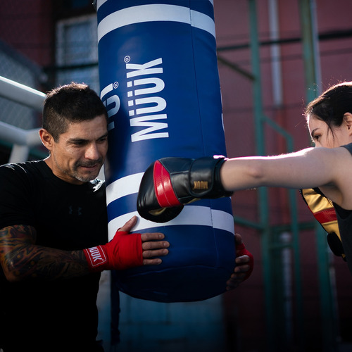 Punching Bag De Cuero Compuesto Muuk Con Rotor 1.2mt Rojo