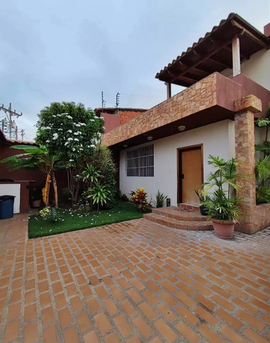 Casa Quinta Urbanizacion Morro I Lecheria