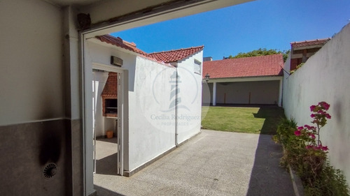 Casa Tipo Ph De 4 Amb. Al Frente A 1 Cuadra Del Mar