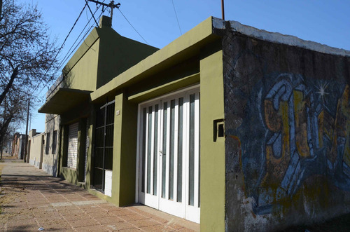Imagen 2 de 17 de Casa Con Salón Comercial En Venado Tuerto