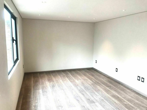 Imagen 22 de 30 de Divina, Remodelada Con Jardin Y Salon De Juegos