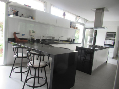 Imagen 17 de 30 de Moderna Casa En Venta 4 Dormitorios. Las Lomas-jockey. San Isdro