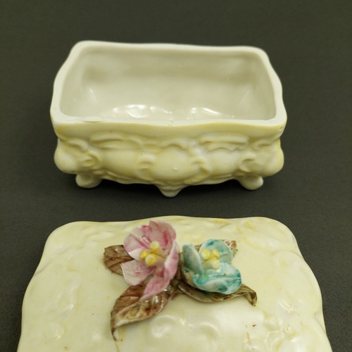 Caixa De Porcelana Porta Jóias Decorada Com Flores Azul (Usado)