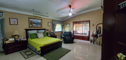 Casa En Venta En El Ducado 5 Habitaciones