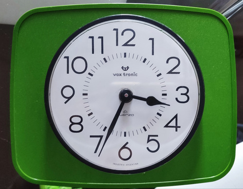 Reloj De Pared Retro Vox Tronic Quarzo 23x19cm