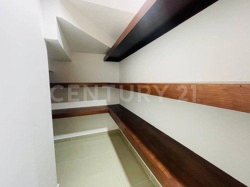 Venta Casa En Frac Sendero Del Fresno 3 Recamaras, 4 Baños, Con Jardín, Puebla