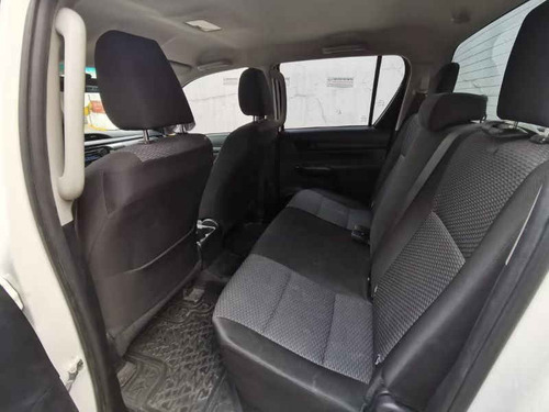 Imagen 11 de 15 de Toyota Hilux 2019 4p Doble Cabina Sr L4/2.7 Man