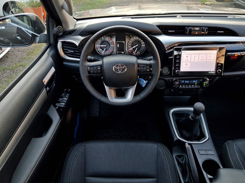 Imagen 5 de 23 de Toyota Hilux Srv 4x2 Manual Okm