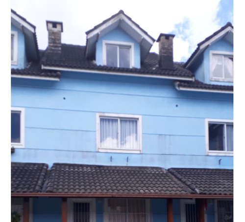 Casa Em Condomínio Com  Ótima Localização, Espaçosa Em Ambiente Tranquilo,em Rua Sem Saída, Com Ótima Vizinhança.