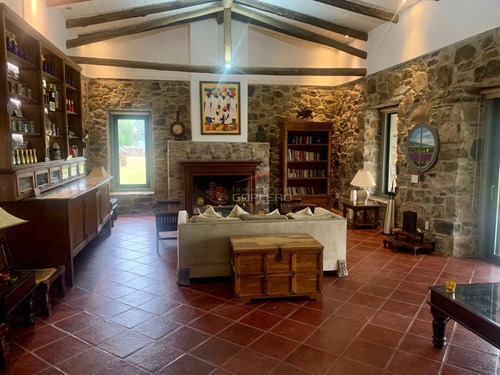 Chacra De 5 Has Con Importante Casa En Pueblo Edén, Ruta 12, Olivos Y Monte Nativo- Ref: 26793