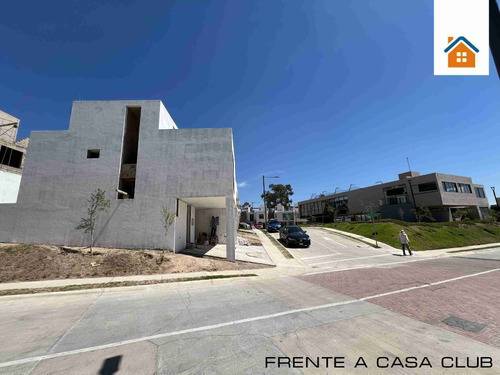 Pre-venta Casa En Esquina Coto San Isidro Valdepeñas