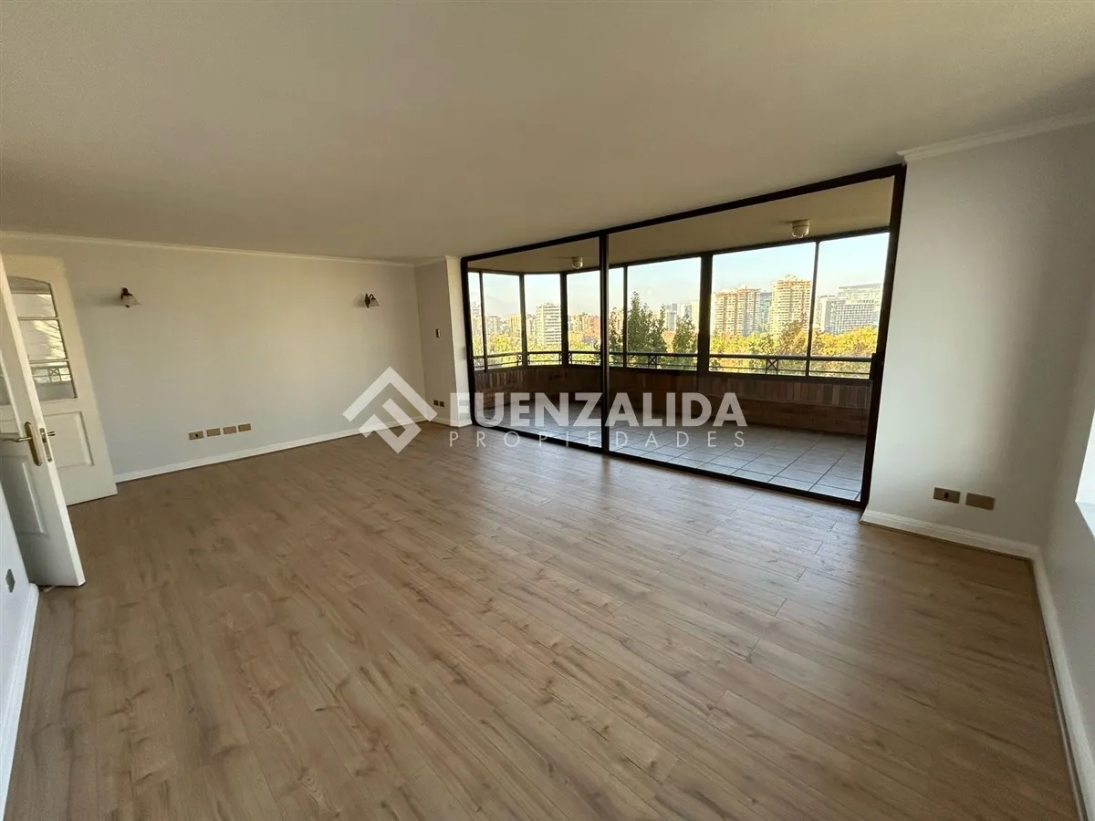 Imagen 2 de 18 de Departamento En Arriendo De 3 Dorm. En Las Condes