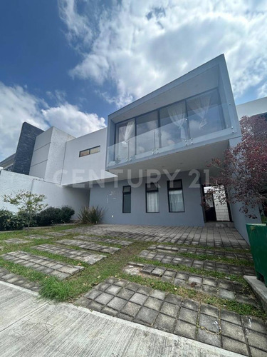Casa En Renta, En Sendero De Las Moras, Tlajomulco De Zuñiga, Jal.