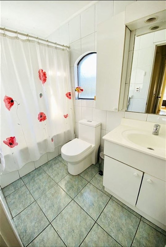 Casa En Venta De 4 Dorm. En La Reina