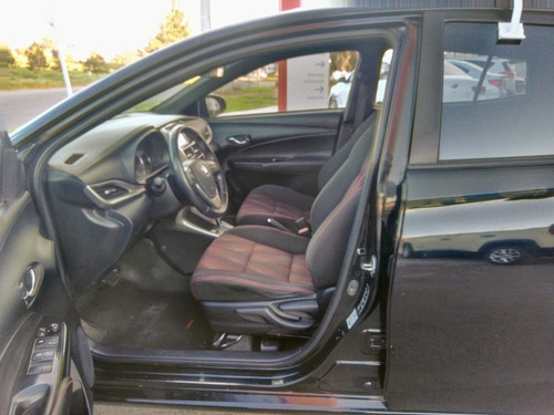 Imagen 11 de 14 de Toyota Yaris 2018 1.5 5p S At Cvt