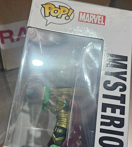 Funko Pop Spiderman Far From Home - Mysterio #473 Dañado