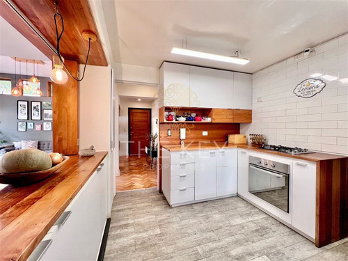 Casa En Venta De 5 Dormitorios Y Piscina - Ñuñoa
