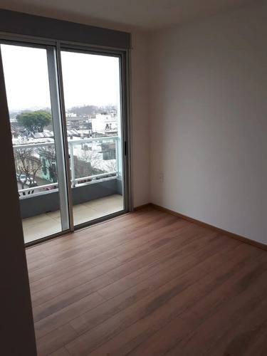 Imagen 2 de 11 de Espectacular Apartamento 1 Dormitorio,garaje,tres Cruces