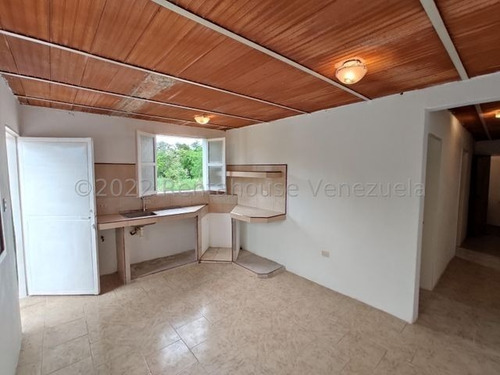 Imagen 2 de 11 de Apartamento Práctico En Urbanización Las Delicias Entrando A Santa Rita Mfc 22-25704