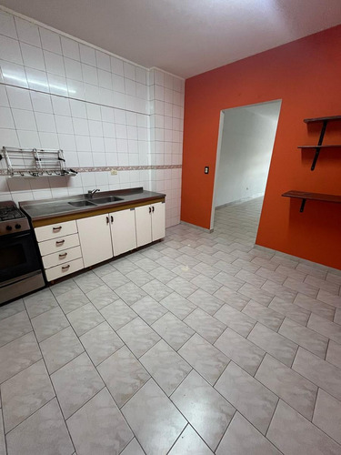 Departamento En Alquiler Frente A Plaza Flores