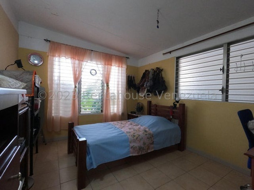 Imagen 28 de 30 de Casa En Venta Urbanización Fundalara. Barquisimeto. Tu Asesor De Confianza Kenlimar Nieto. Contactame *0424 5/2/2/3/7/9/7* Código Flex 23-20591