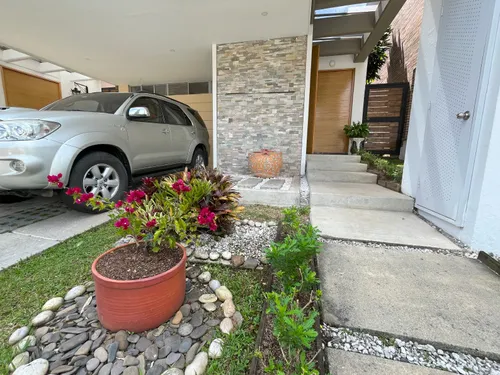 Casa En Arriendo En Loma Del Atravesado. Cod A776020