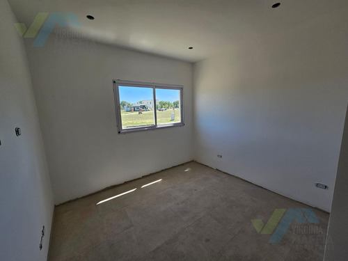 Casa En Venta 4 Ambientes En Santa Lucia - Pilar Del Este