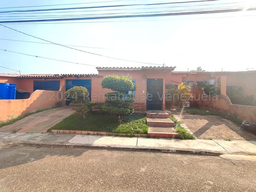 $$$ Bonita Casa En Venta Con Cocina Moderna, Vigilancia Las 24 Horas, Patio Con Grama Artificial En Cabudare # 24-16535 Yusmary Mendoza Rahco /*-$$