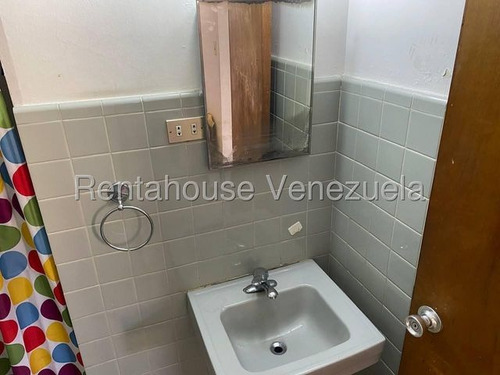 Vendo Casa En Calle Cerrada Los Chorros 25-18391