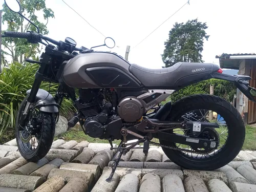 Bomber 250 Full Inyección.