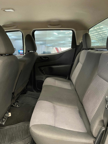 Imagen 7 de 13 de Nissan Np300 Frontier 2019 2.5 Xe Aa Paquete De Seguridad Mt