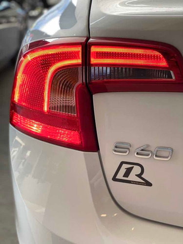 Volvo S60 2015 2.0 T5 Kinetic Drive-e 4p
