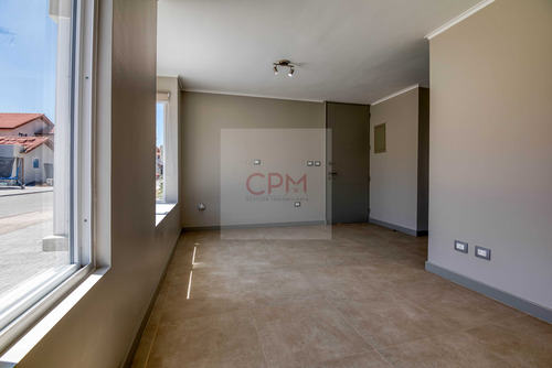 Se Arrienda Gran Casa De 3d-3b Estacionamient (73513)