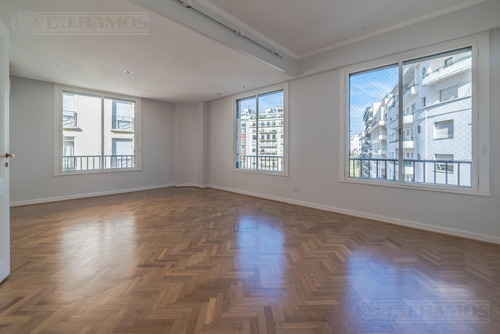 Plaza Pellegrini, Alvear Esquina Libertad. Emblemático Edificio. Vista. 2 Coch.. Seg. 24 Hs.